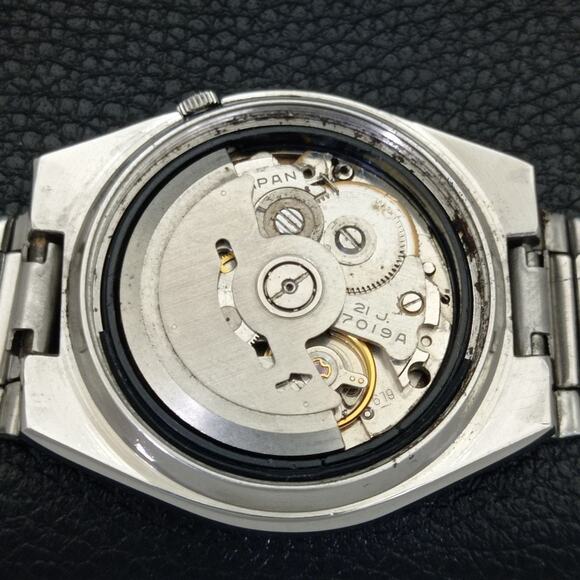 Vintage 1976 Seiko Automatic Mens Silver Watch W/daydate & Roman accents - Picture 9 of 10